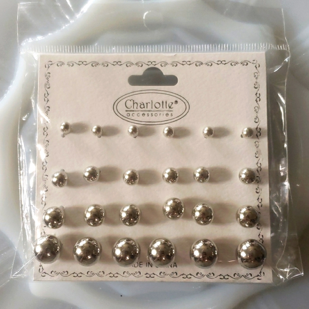 Charlotte Accessories Studs